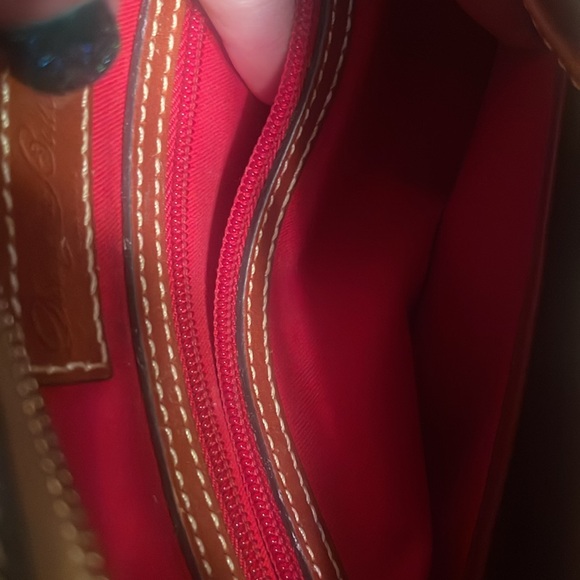 DOONEY & BURKE BROWN LEATHER PURSE - Picture 8 of 9